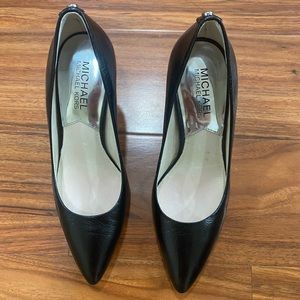 MICHAEL Michael Kors Black Pumps | US 5.5